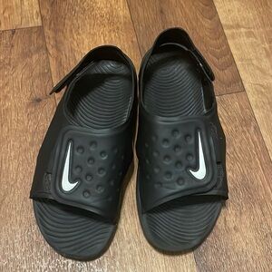 Nike slippers for boys size 3Y